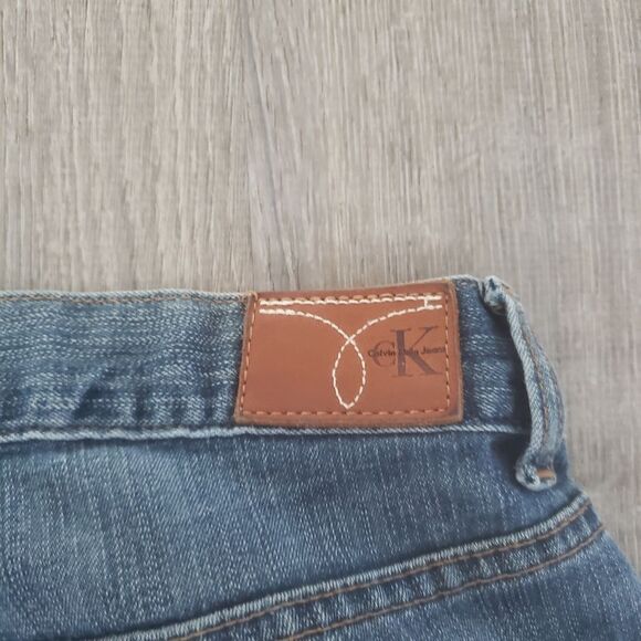 Calvin Klein Jeans Midrise Bootcut Jeans Dark Vintage Medium Wash Size 14 - Picture 8 of 11